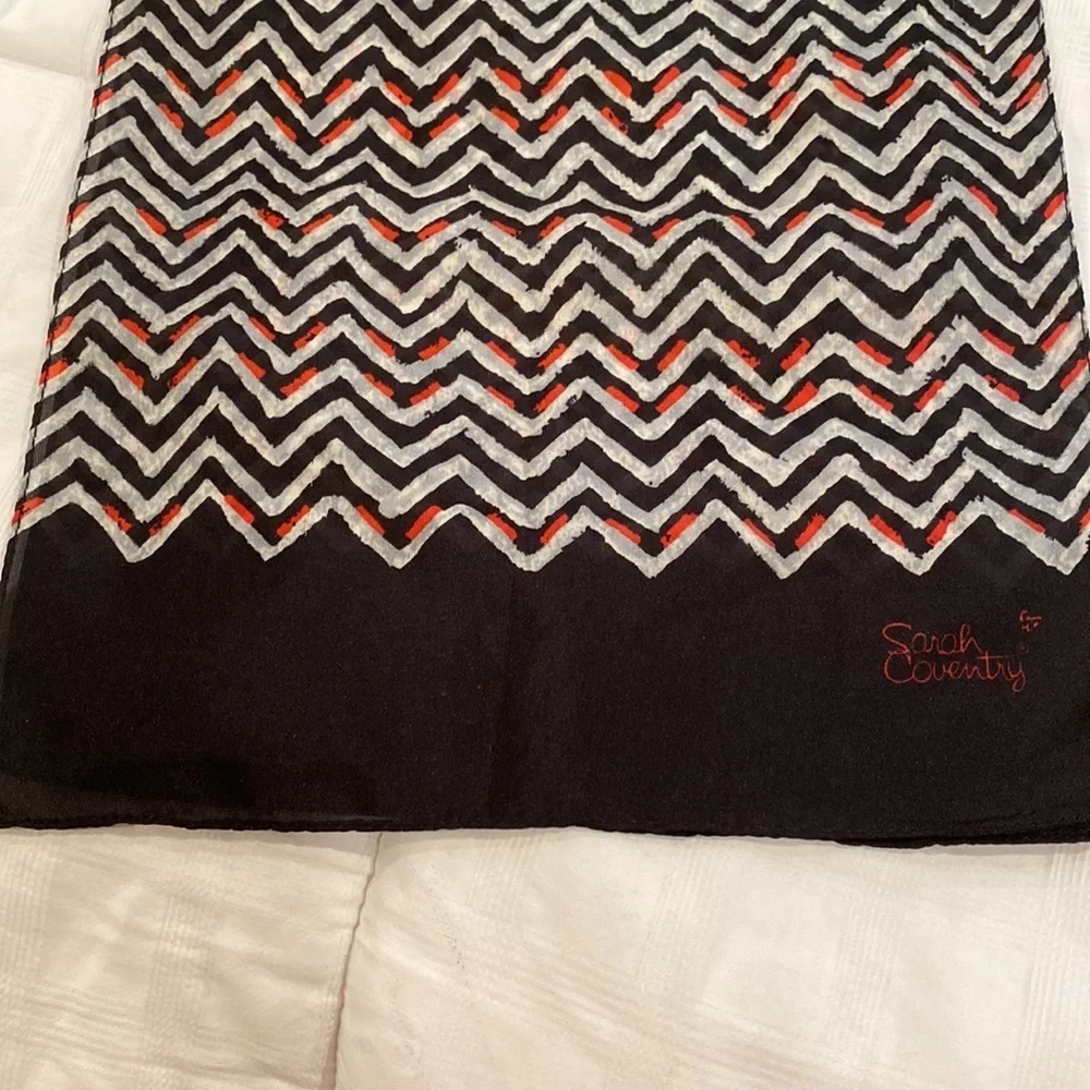 2 rectangular women’s scarves